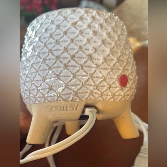 Scentsy Textured Ceramic Warmer - Picture 3 of 3